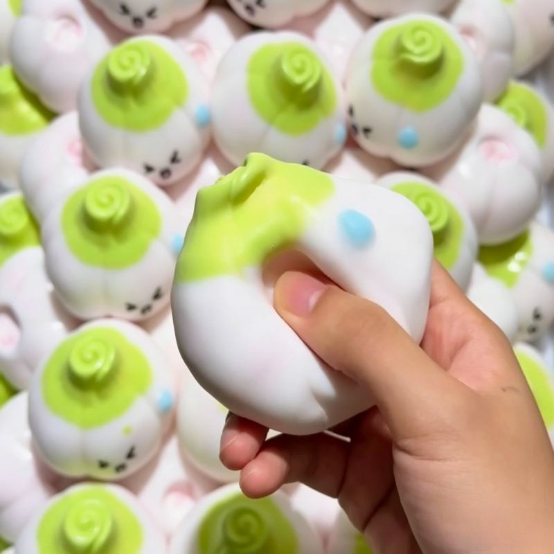 Simpatico Emoji di Aglio ﻿ Gio - Novelty Gifts recensione e prezzo
